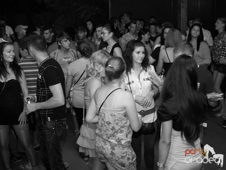 Discovery & PLSCB feat. Tia în Disco Faház,