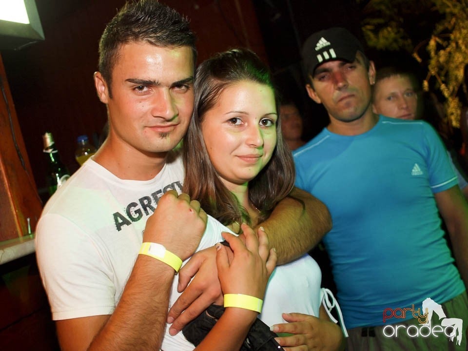Discovery & PLSCB feat. Tia în Disco Faház,