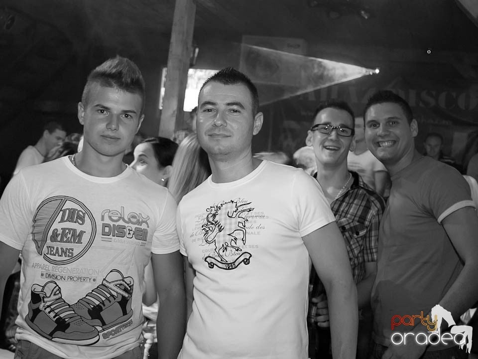 Discovery & PLSCB feat. Tia în Disco Faház,