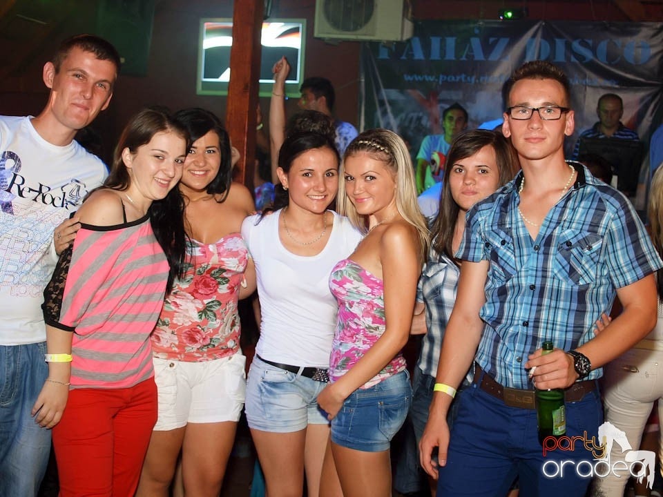 Discovery & PLSCB feat. Tia în Disco Faház,
