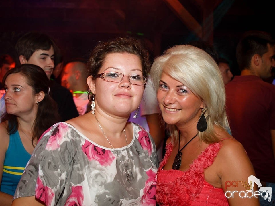 Discovery & PLSCB feat. Tia în Disco Faház,