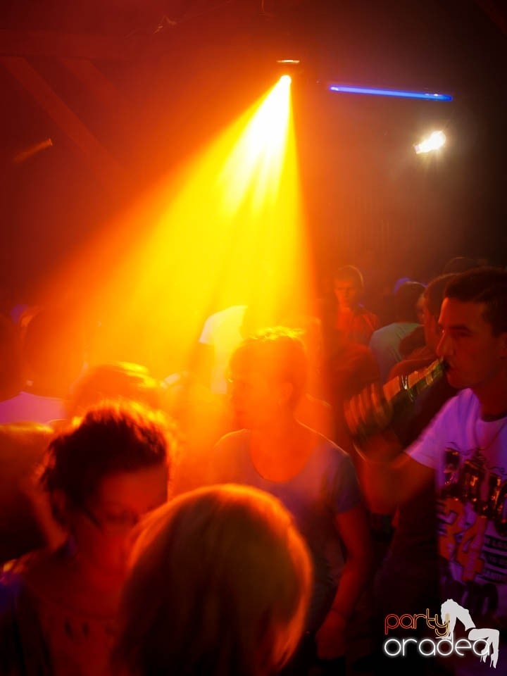 Discovery & PLSCB feat. Tia în Disco Faház,
