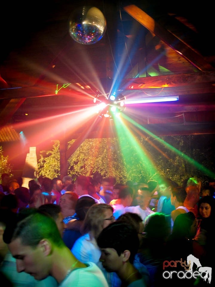 Discovery & PLSCB feat. Tia în Disco Faház,