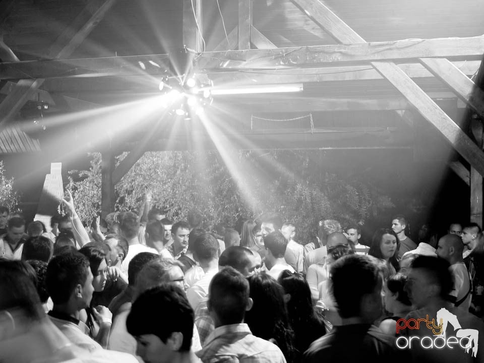 Discovery & PLSCB feat. Tia în Disco Faház,