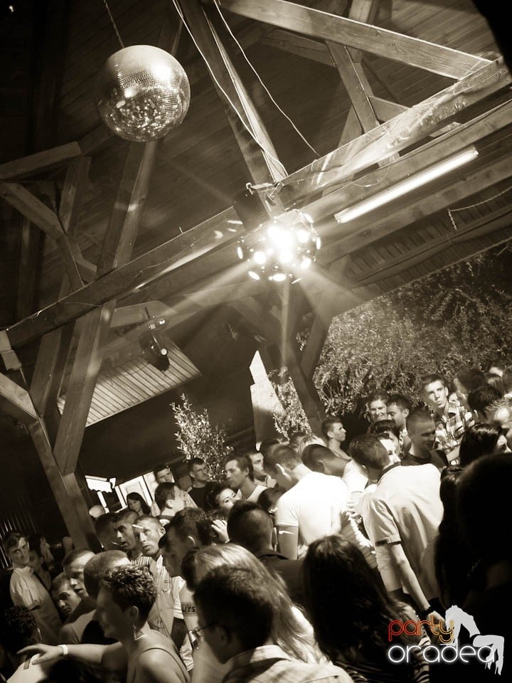 Discovery & PLSCB feat. Tia în Disco Faház,
