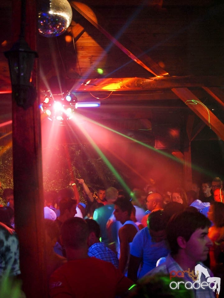 Discovery & PLSCB feat. Tia în Disco Faház,