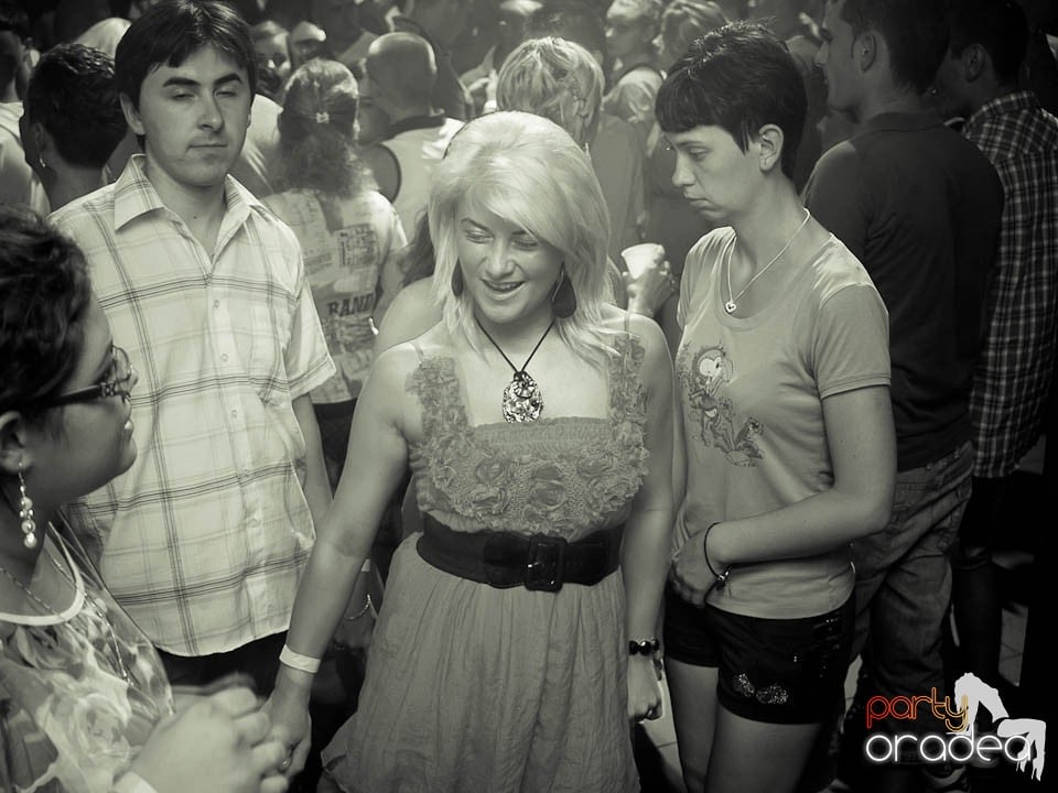 Discovery & PLSCB feat. Tia în Disco Faház,