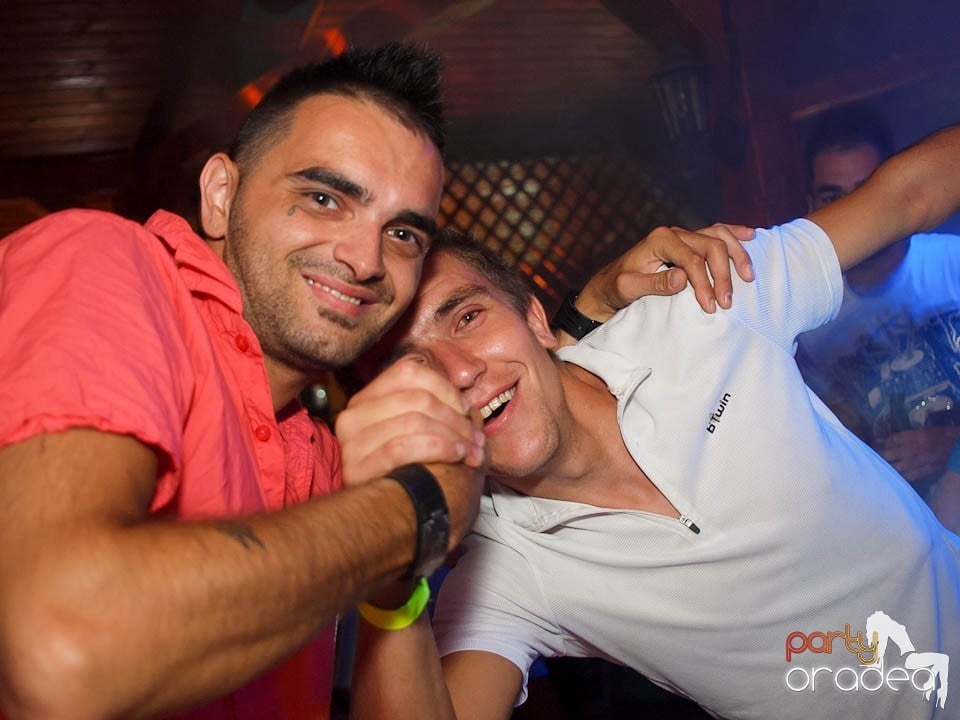 Discovery & PLSCB feat. Tia în Disco Faház,