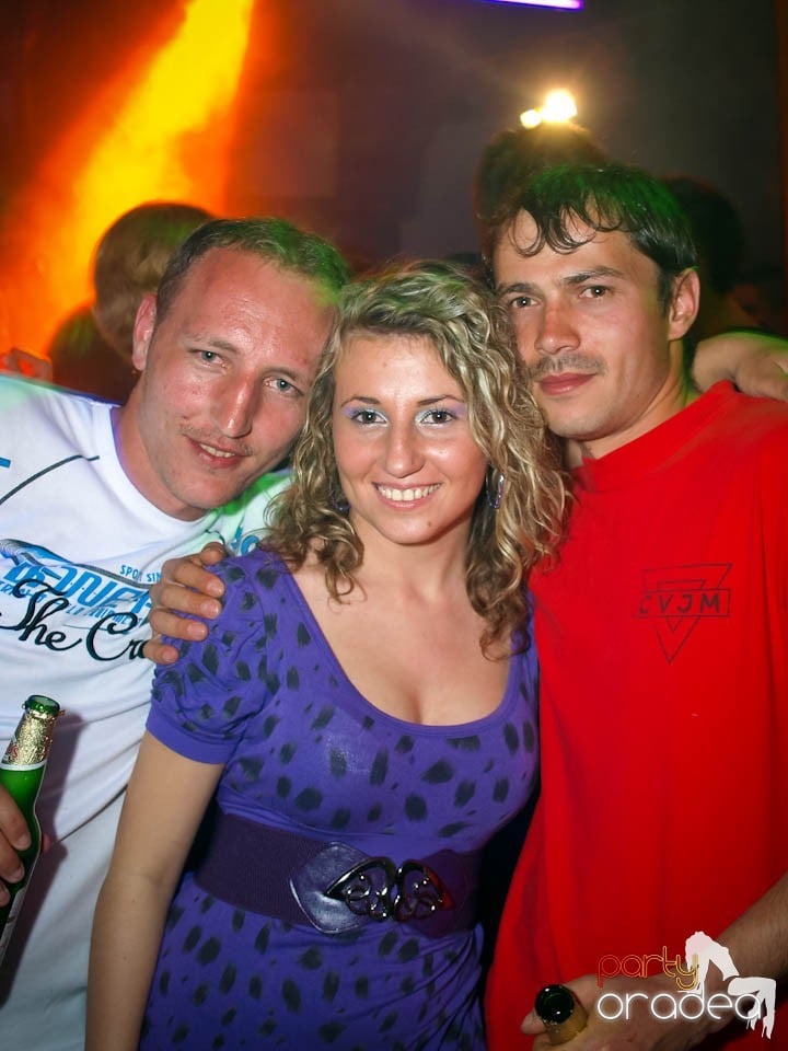 Discovery DJ şi PLSCB în Disco Faház,