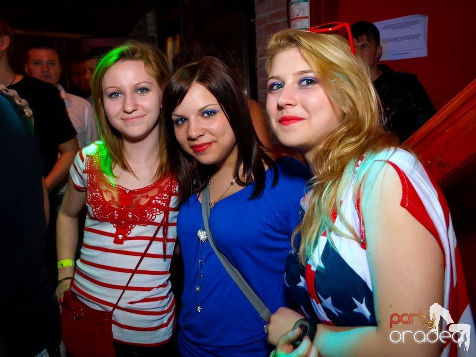 Discovery DJ şi PLSCB în Disco Faház,