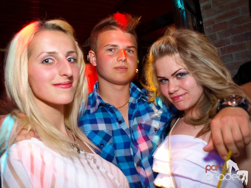 Discovery DJ şi PLSCB în Disco Faház,