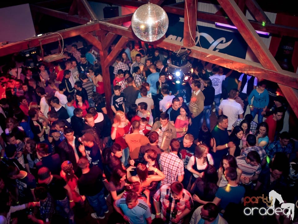 Discovery DJ şi PLSCB în Disco Faház,