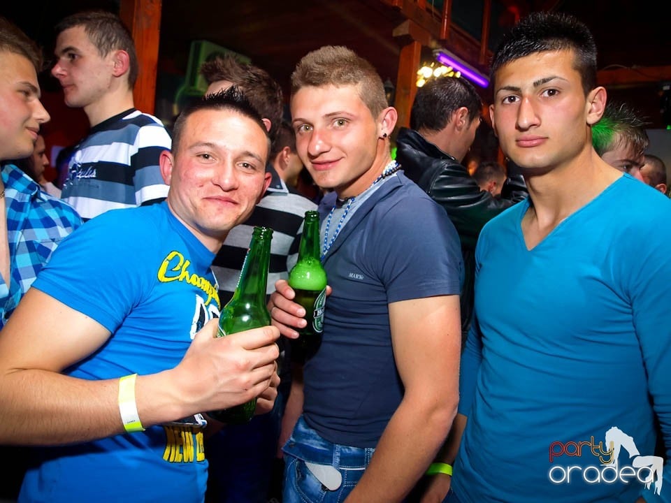 Discovery DJ şi PLSCB în Disco Faház,