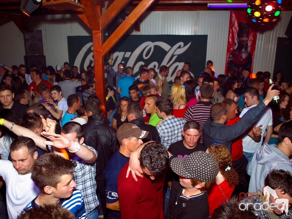 Discovery DJ şi PLSCB în Disco Faház,