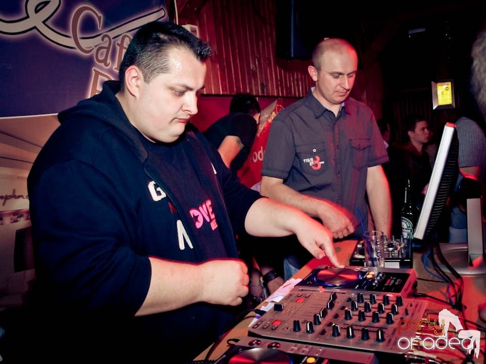 Discovery DJ şi PLSCB în Disco Faház,
