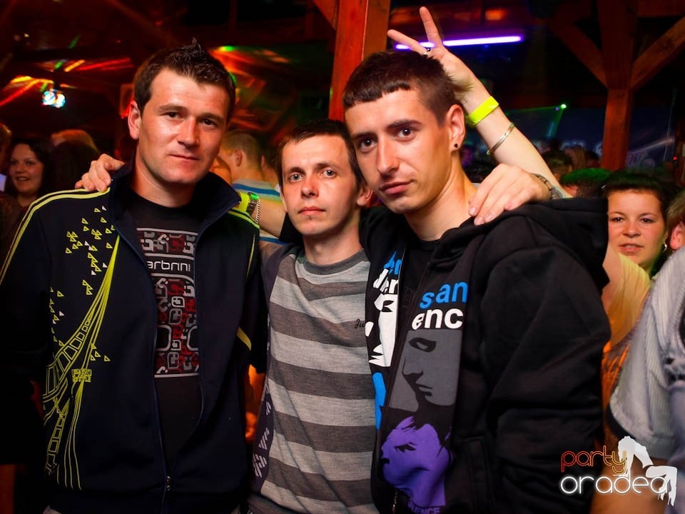 Discovery DJ şi PLSCB în Disco Faház,