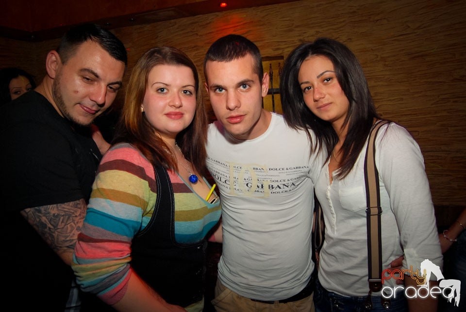 Distracţia continuă în Club Downtown, 