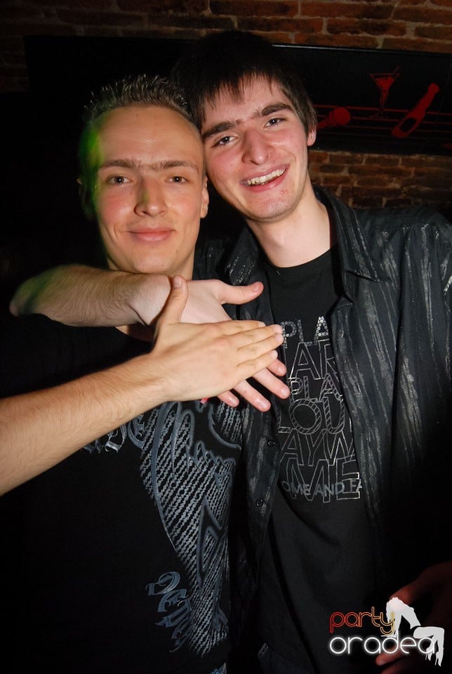 Distracţia continuă în Club Escape,