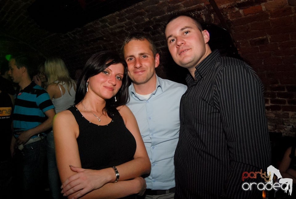 Distracţia continuă în Club Escape,