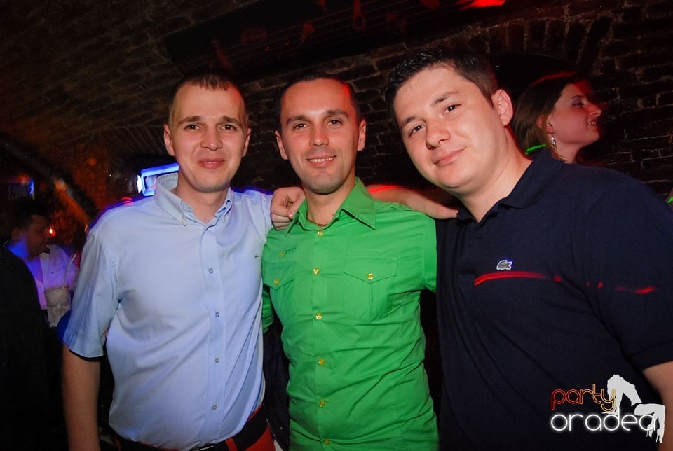 Distracţia continuă în Club Escape,