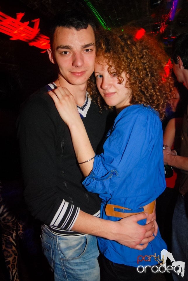 Distracţia continuă în Club Escape,