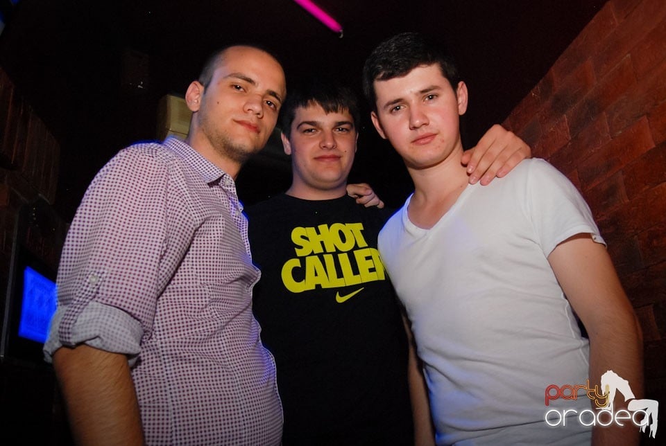 Distracţia continuă în Club Escape,