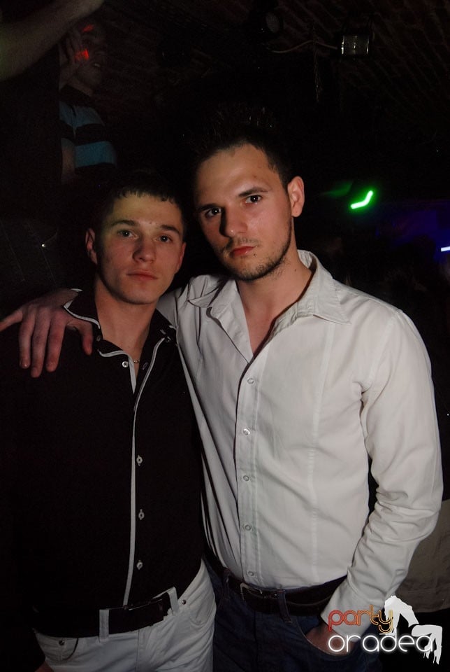 Distracţia continuă în Club Escape,