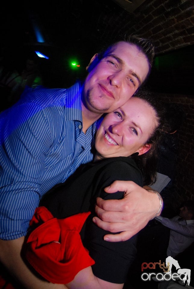 Distracţia continuă în Club Escape,
