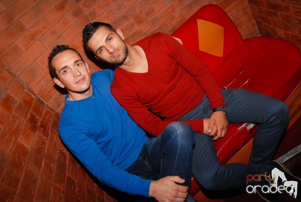 Distracţia continuă în Club Escape,