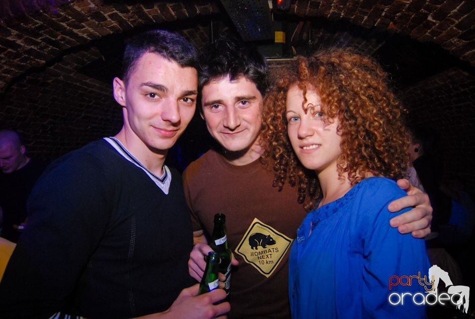 Distracţia continuă în Club Escape,