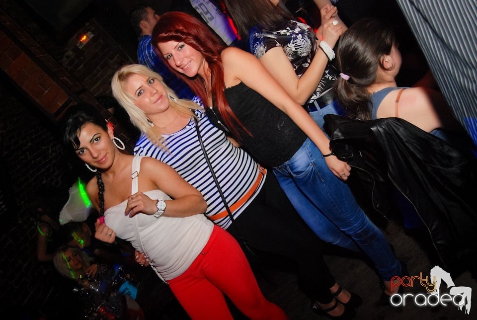 Distracţia continuă în Club Escape,