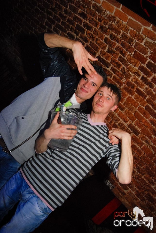 Distracţia continuă în Club Escape,