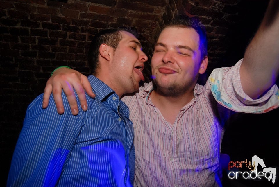 Distracţia continuă în Club Escape,
