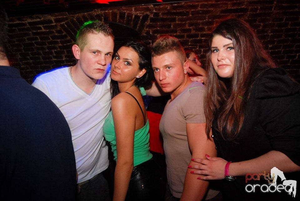 Distracţia continuă în Club Escape,