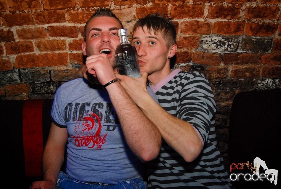Distracţia continuă în Club Escape,