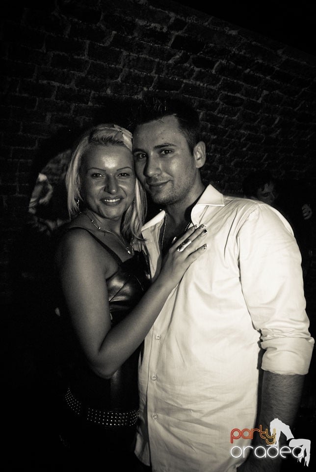 Distracţia continuă în Club Escape,