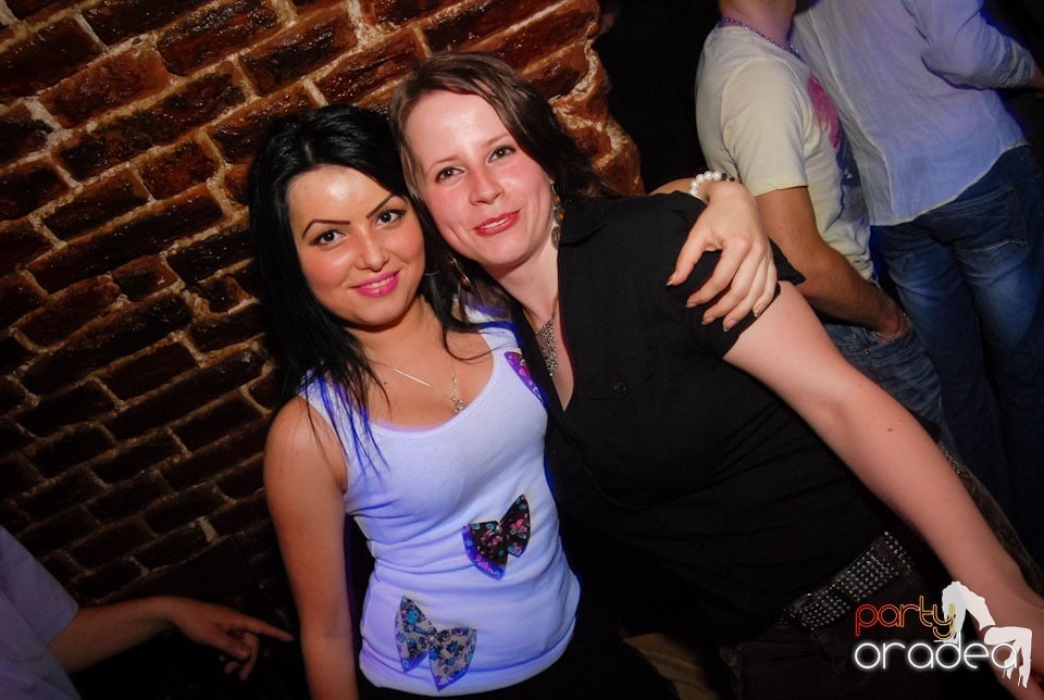 Distracţia continuă în Club Escape,