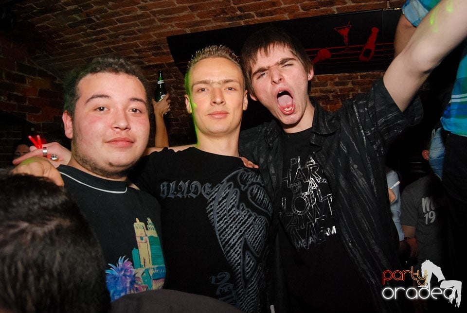 Distracţia continuă în Club Escape,