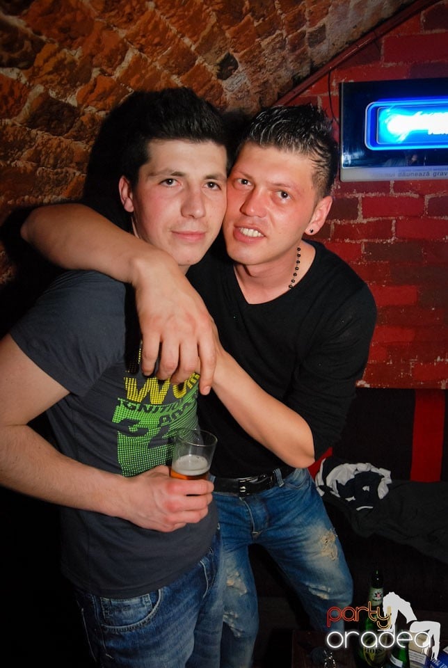 Distracţia continuă în Club Escape,
