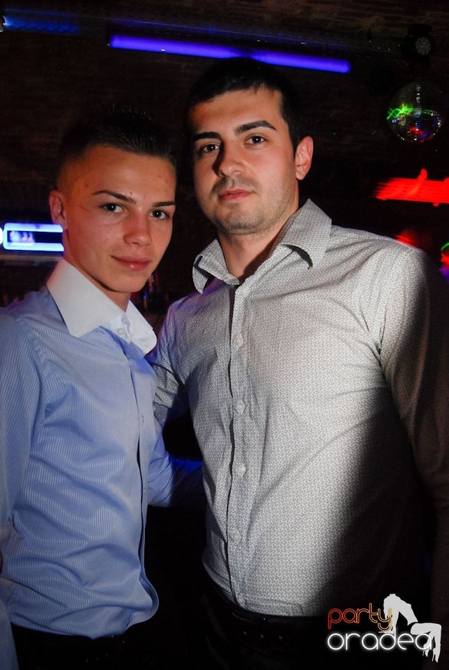 Distracţia continuă în Club Escape,
