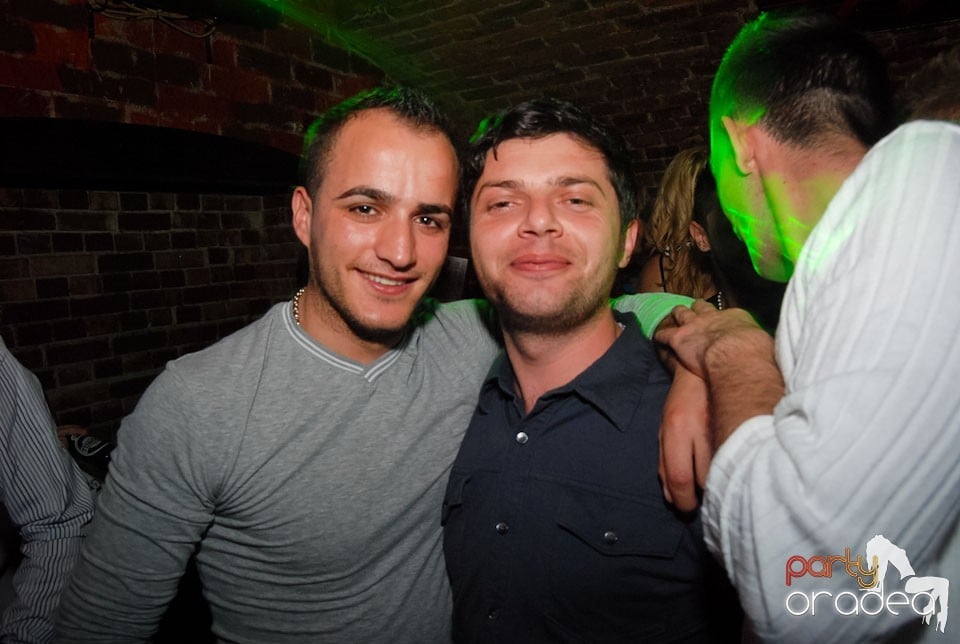 Distracţia continuă în Club Escape,