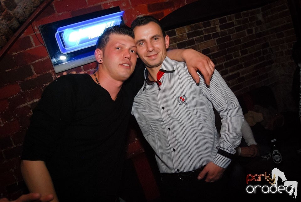 Distracţia continuă în Club Escape,