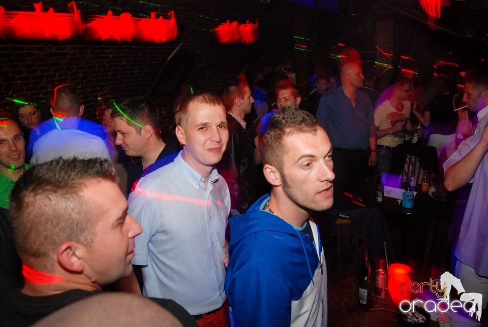 Distracţia continuă în Club Escape,