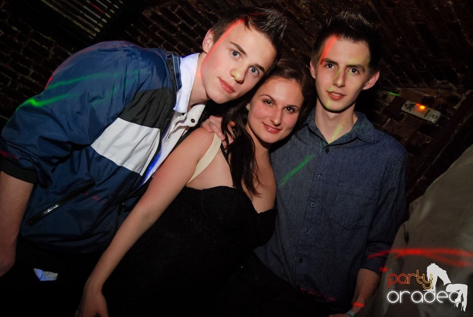 Distracţia continuă în Club Escape,