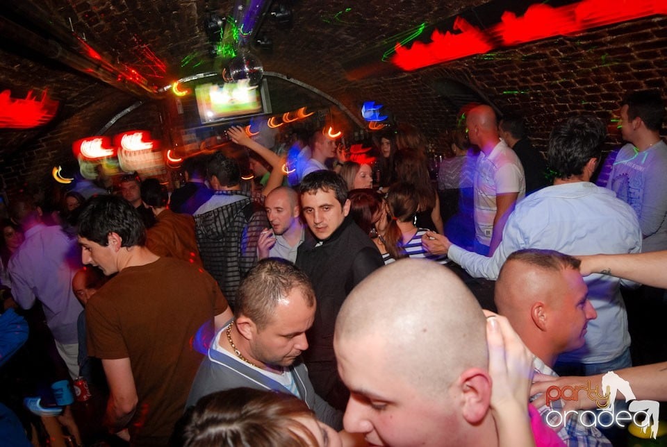 Distracţia continuă în Club Escape,