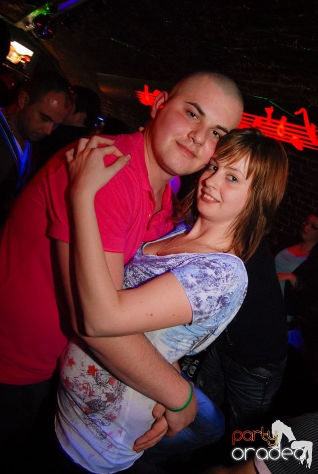 Distracţia continuă în Club Escape,