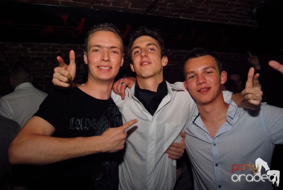 Distracţia continuă în Club Escape,
