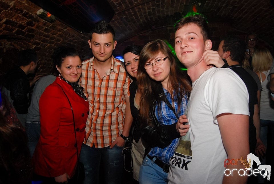 Distracţia continuă în Club Escape,