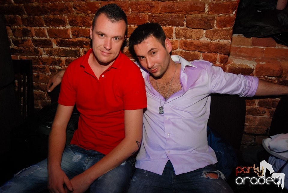 Distracţia continuă în Club Escape,