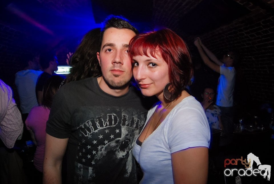 Distracţia continuă în Club Escape,